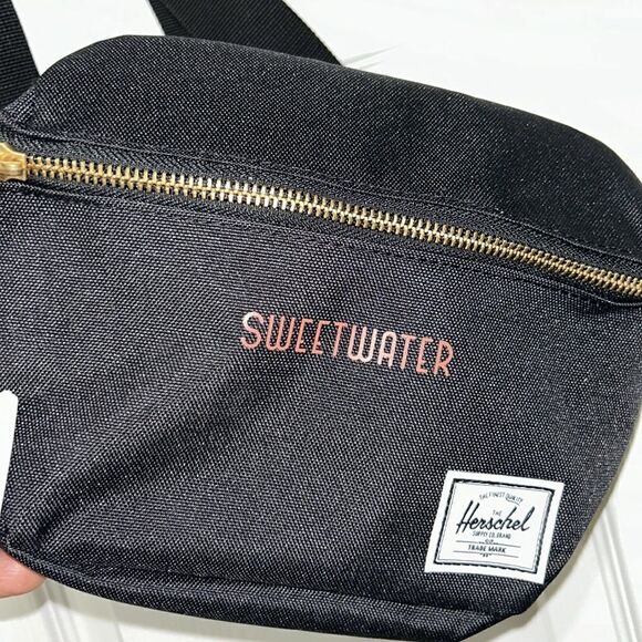 Herschel Supply Co Black Fanny Pack.NWT - Picture 5 of 8